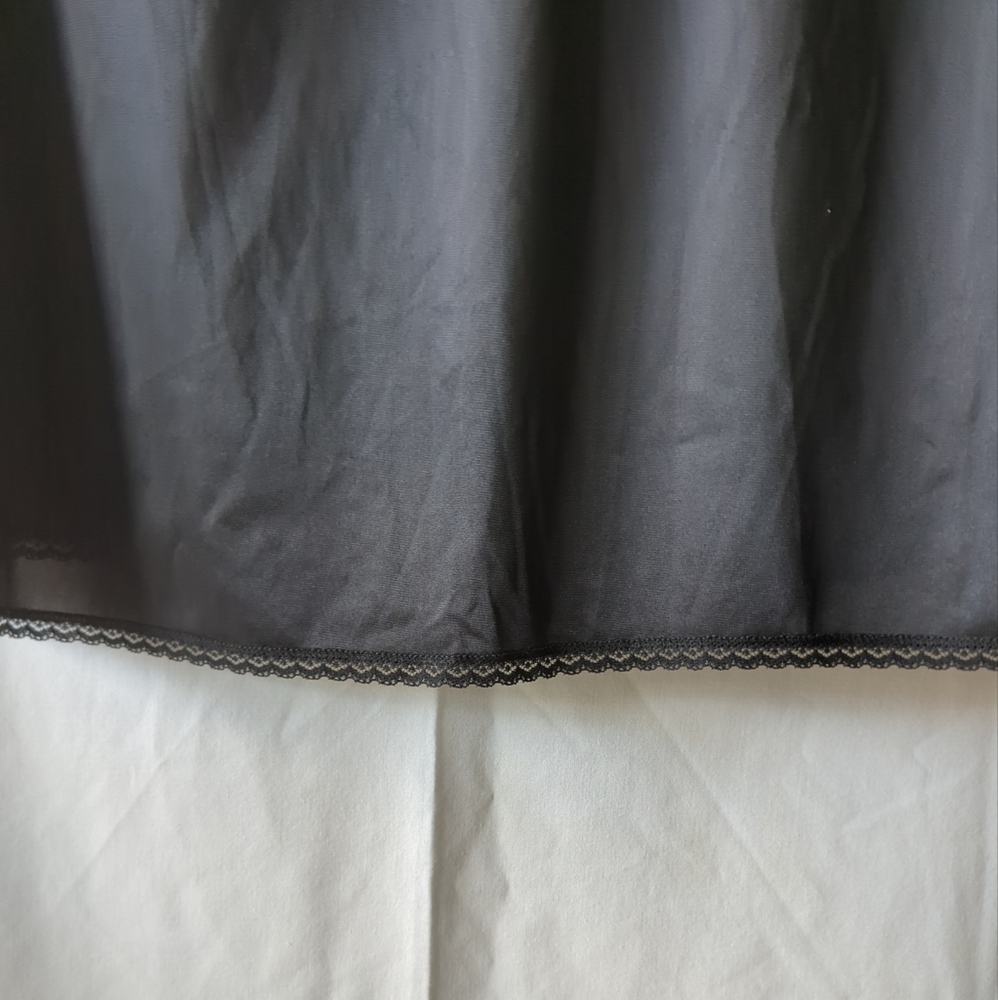 Vintage Vassarette Black 1/2 Slip With Lace Trim At Hem & Side Slit Size XL - Picture 8 of 8